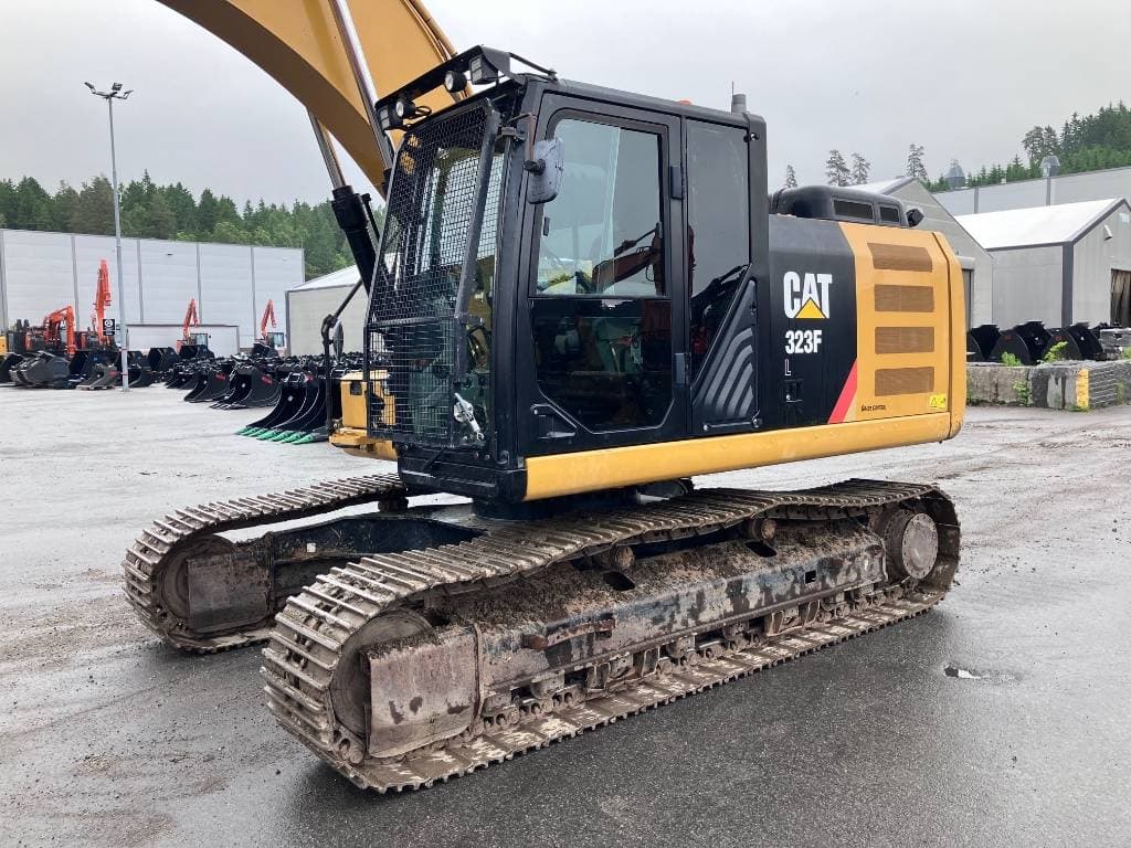 CAT 323 F L